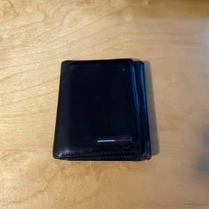 Tommy Hilfiger Leather Trifold Wallet